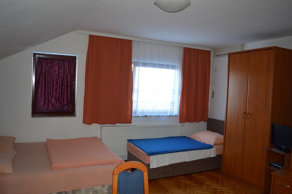 Bed and Breakfast Pansion Antonio Slavonski Brod Exterior foto