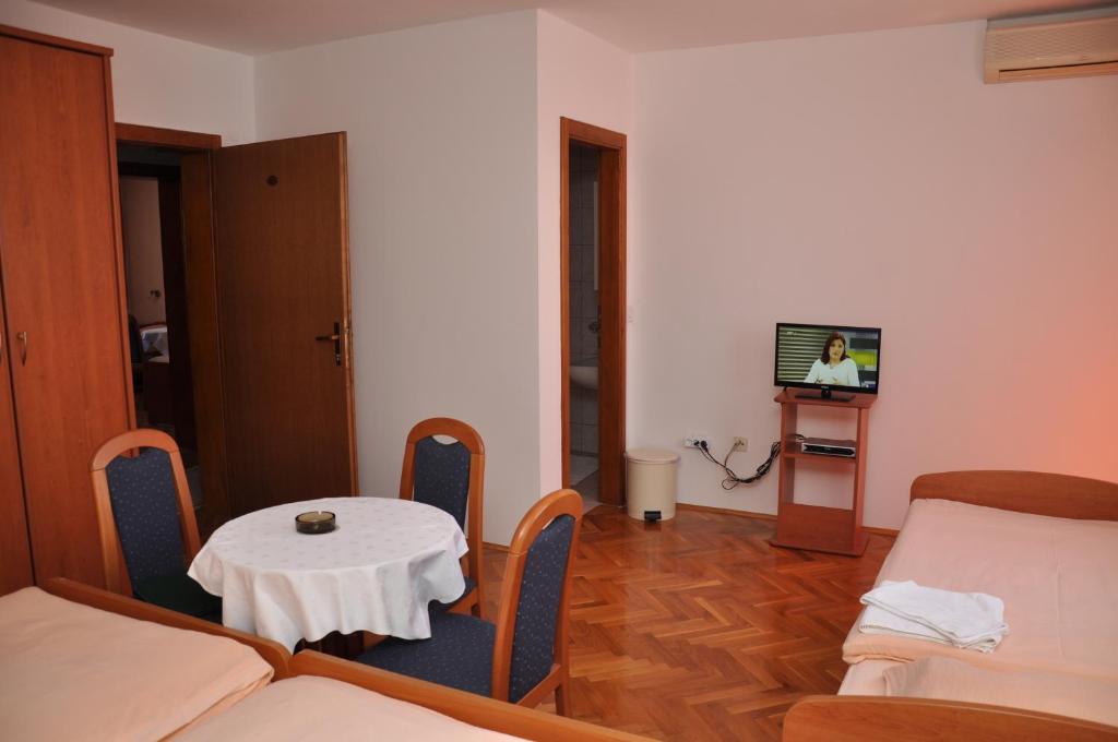 Bed and Breakfast Pansion Antonio Slavonski Brod Exterior foto