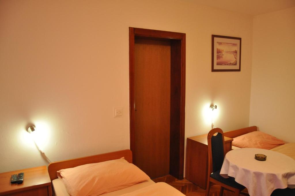 Bed and Breakfast Pansion Antonio Slavonski Brod Exterior foto
