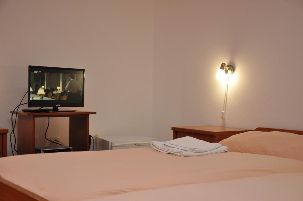 Bed and Breakfast Pansion Antonio Slavonski Brod Exterior foto