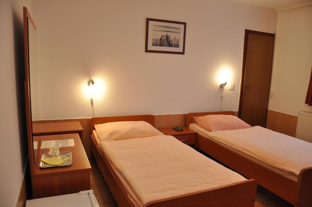 Bed and Breakfast Pansion Antonio Slavonski Brod Exterior foto